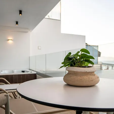 Apartment Soleluna 1-on The Beach-hot Tub-smart