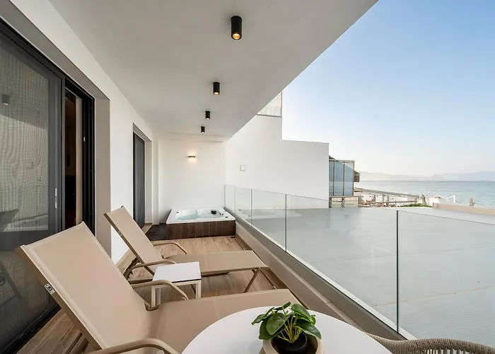 Soleluna 1-on The Beach-hot Tub-smart Apartamento *